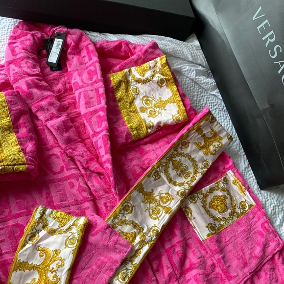 *****Sold*****Brand New Versace Robe - Picture 6 of 6